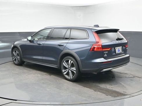 Used 2023 Volvo V60 B5 Cross Country Plus image 6