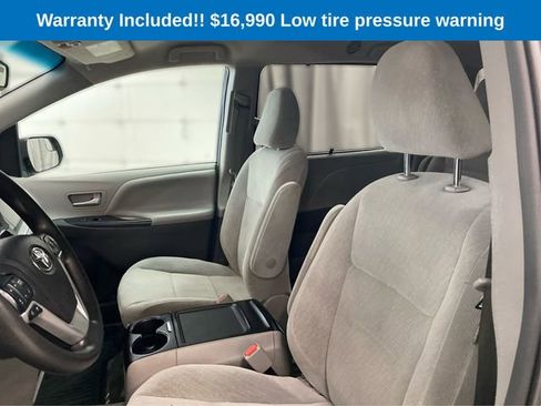 Used 2017 Toyota Sienna LE image 10