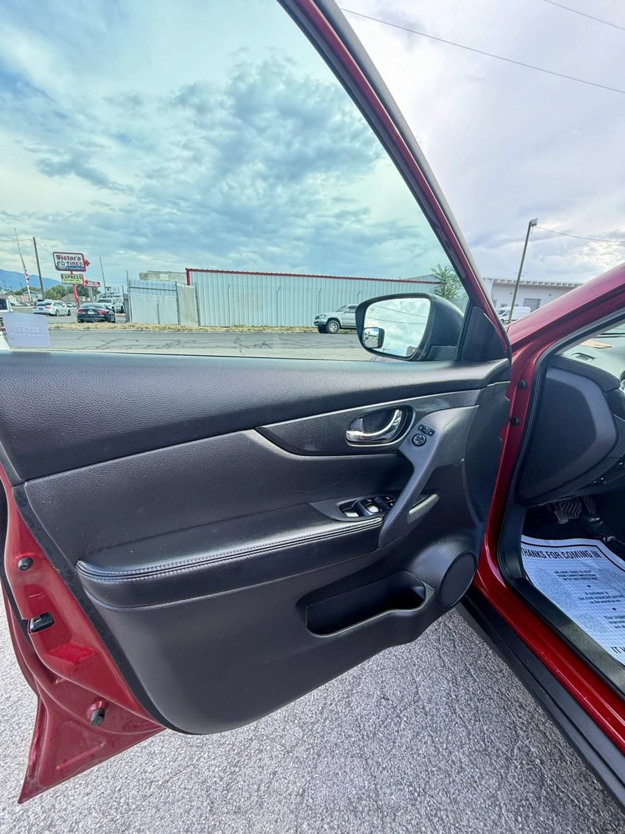 Used 2015 Nissan Rogue SL AWD/4WD image 27