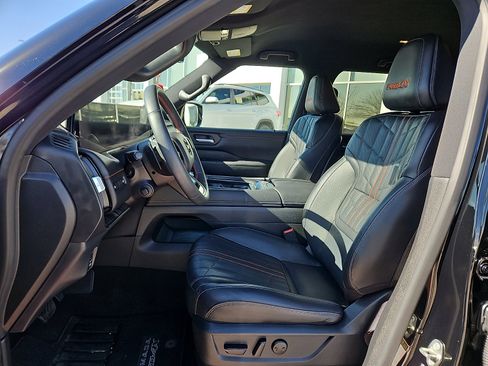 Used 2025 Nissan Armada PRO-4X AWD/4WD image 12