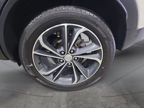 Used 2023 Buick Encore GX Select w/ Safety Package II AWD/4WD image 32