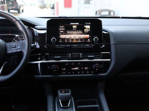 Used 2025 Nissan Pathfinder SV FWD image 26