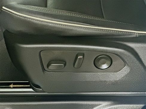 Used 2023 Chevrolet Suburban Premier image 22