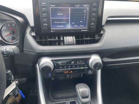 Used 2022 Toyota RAV4 LE AWD/4WD image 18