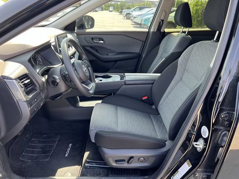 Used 2023 Nissan Rogue SV FWD image 5