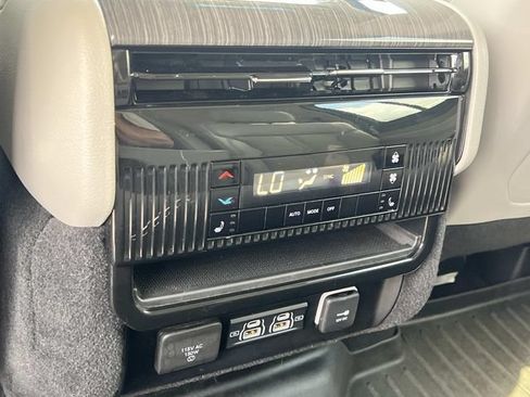 Used 2022 Jeep Wagoneer Series III AWD/4WD image 14