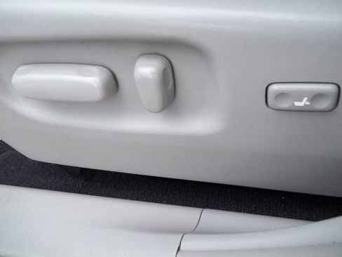 Used 2012 Toyota Highlander SE image 15