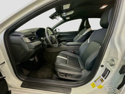 Used 2025 Toyota Camry SE image 13