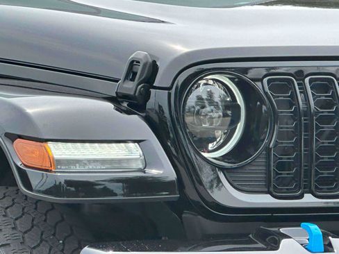 Used 2024 Jeep Wrangler High Altitude AWD/4WD image 8