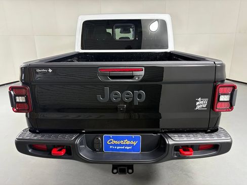 New 2026 Jeep Gladiator Rubicon w/ Whitecap Package AWD/4WD image 7