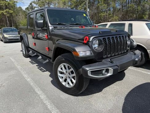 Used 2023 Jeep Gladiator Sport image 2