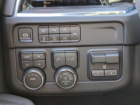 New 2026 Chevrolet Suburban Premier image 27