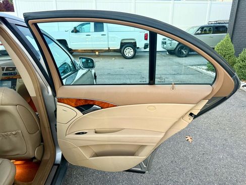 Used 2008 Mercedes-Benz E 350 Luxury image 22