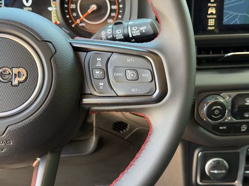 Used 2024 Jeep Wrangler Unlimited Rubicon w/ Technology Group AWD/4WD image 12