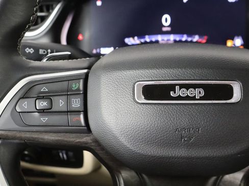 Used 2022 Jeep Grand Cherokee L Limited AWD/4WD image 8