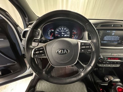 Used 2019 Kia Sorento SX image 24