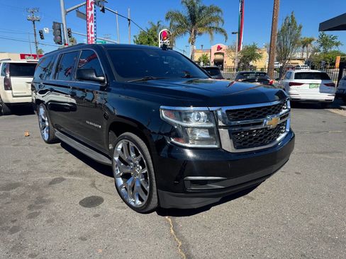 Used 2016 Chevrolet Suburban LT image 2