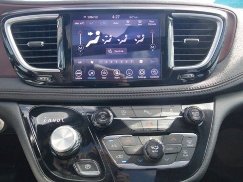 Used 2020 Chrysler Pacifica Limited FWD image 22