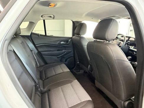 Used 2024 Chevrolet Trax LT w/ LT Convenience Package FWD image 16