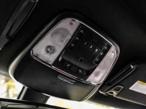 Used 2018 Chrysler 300 Limited image 25