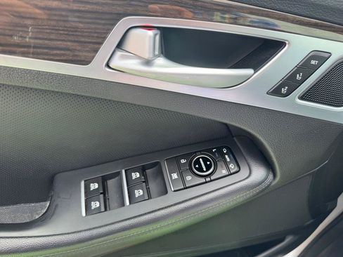Used 2018 Genesis G80 3.8 RWD image 19