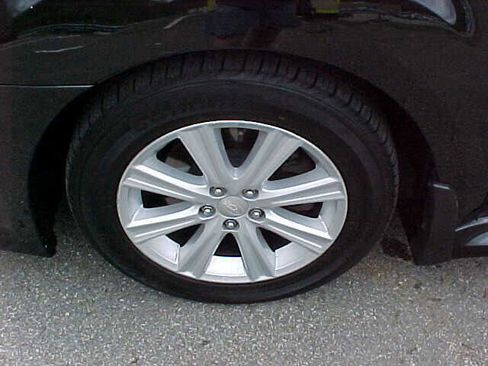 Used 2010 Subaru Legacy 2.5i Premium image 4