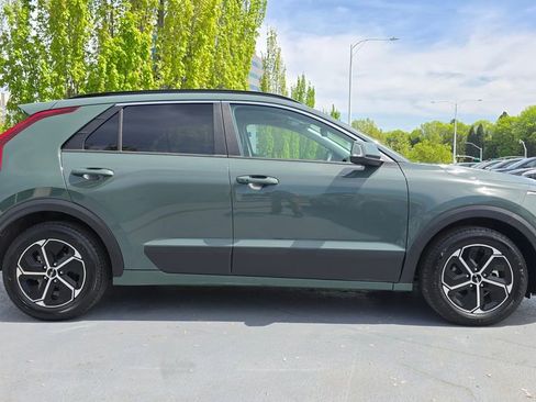 Used 2023 Kia Niro EX FWD image 3