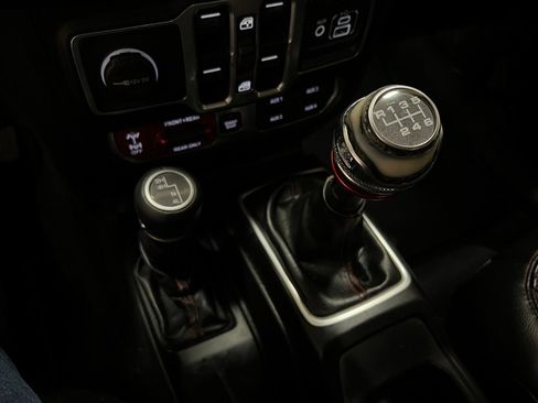 Used 2018 Jeep Wrangler Unlimited Rubicon w/ Steel Bumper Group image 27