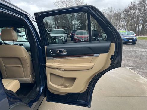Used 2017 Ford Explorer Limited w/ Equipment Group 301A image 9