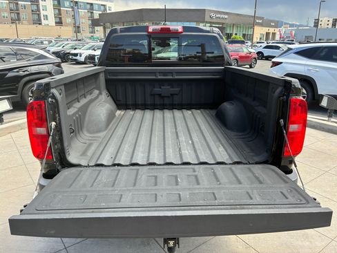 Used 2017 Chevrolet Colorado Z71 w/ Z71 Midnight Edition AWD/4WD image 27