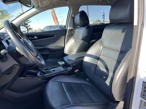 Used 2019 Kia Sorento EX AWD/4WD image 13