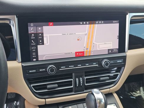 Used 2021 Porsche Macan image 17