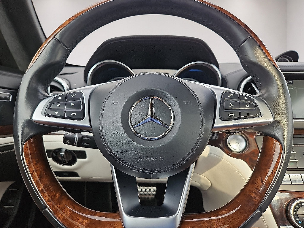 Used 2020 Mercedes-Benz SL 550 image 30