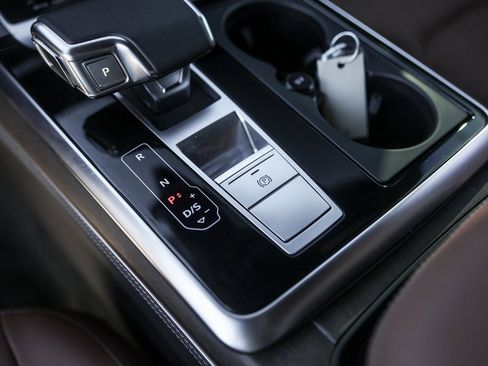 Used 2025 Audi Q8 Premium Plus image 23