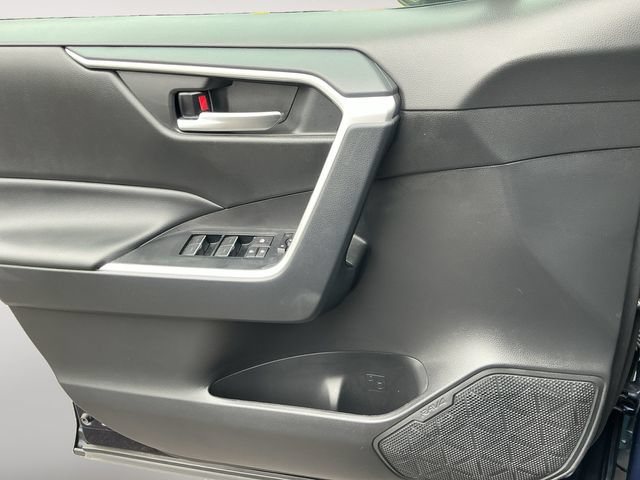 Used 2025 Toyota RAV4 XLE AWD/4WD image 11