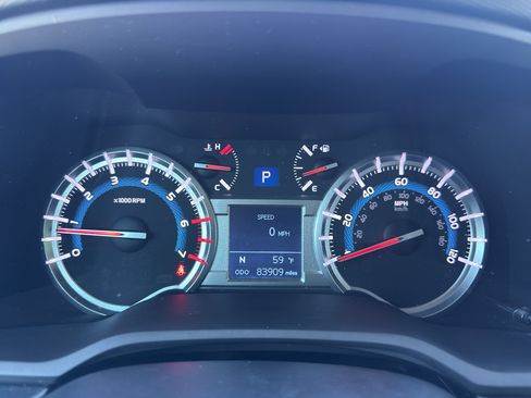 Used 2018 Toyota 4Runner TRD Off-Road Premium AWD/4WD image 14