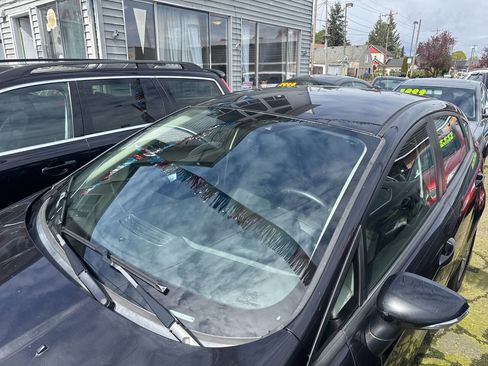 Used 2015 Ford Fiesta SE image 3