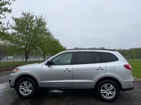 Used 2011 Hyundai Santa Fe GLS FWD image 2