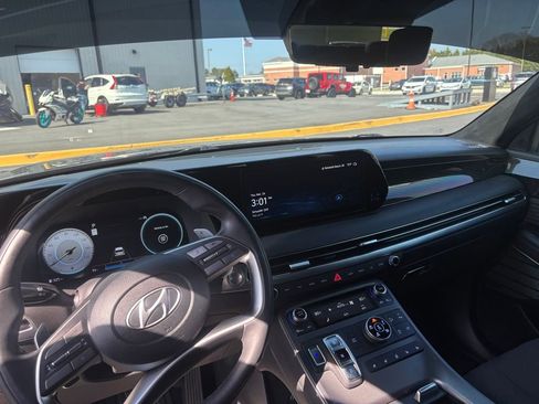 Used 2024 Hyundai Palisade Calligraphy image 10