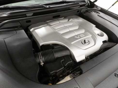 Used 2015 Lexus LX 570 4WD w/ Luxury Package image 4