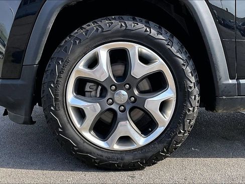 Used 2018 Jeep Compass Limited AWD/4WD image 32