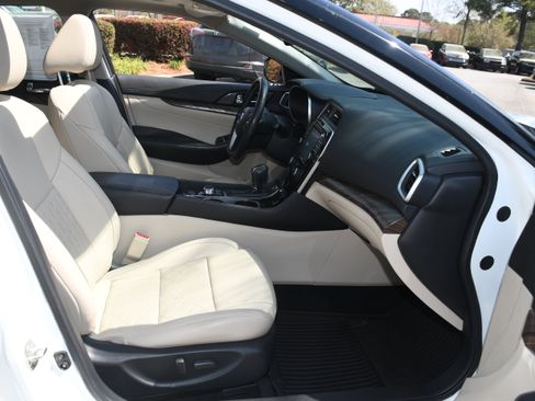 Used 2018 Nissan Maxima Platinum image 22