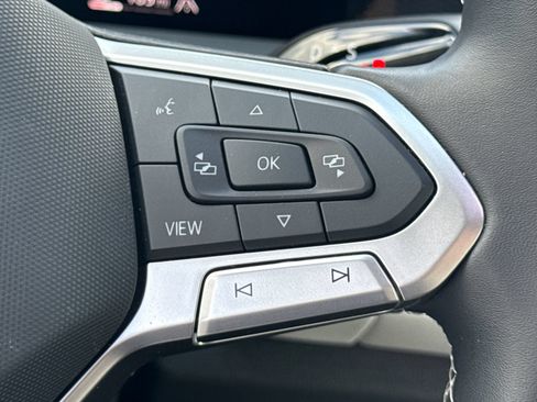 Certified 2025 Volkswagen Tiguan SE AWD/4WD image 34