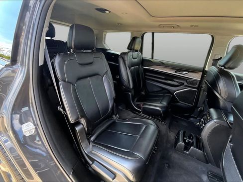 Used 2022 Jeep Grand Cherokee L Limited w/ Black Appearance Package AWD/4WD image 20