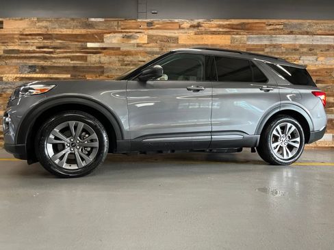 Used 2021 Ford Explorer XLT w/ Equipment Group 202A RWD image 17