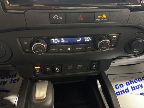 Used 2024 Nissan Frontier SL w/ Technology Package image 19