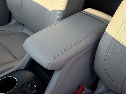 Used 2018 GMC Acadia SLT FWD image 13