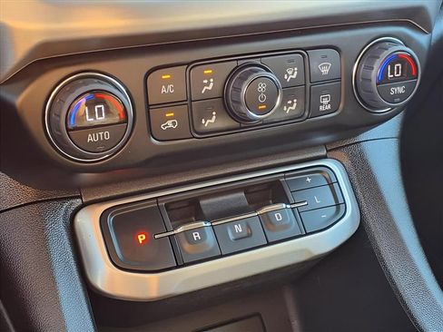 Used 2023 GMC Acadia SLE w/ Driver Convenience Package image 12