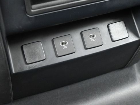 Used 2025 Land Rover Defender 110 S image 46