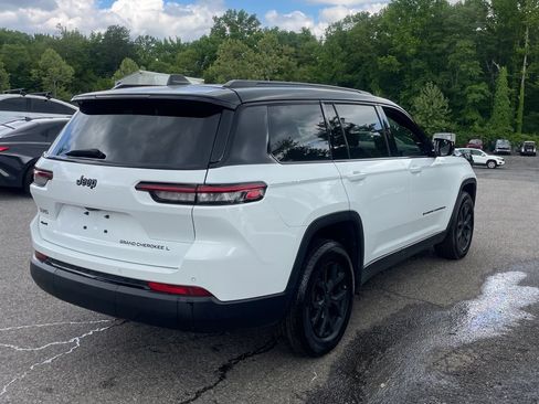 Used 2024 Jeep Grand Cherokee L Laredo AWD/4WD image 5